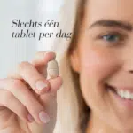 Vrouw die één tablet vasthoudt met tekst slechts één tablet per dag.