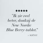 Vijf sterren boven een klantreview: “Ik zie veel beter, dankzij de New Nordic Blue Berry-tablet.” – Kathy.