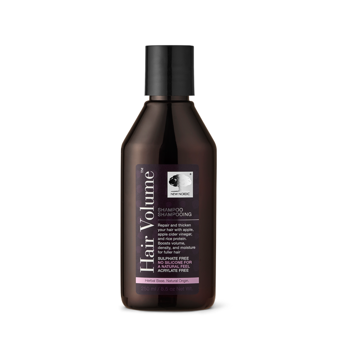 I_webpackshot_hairvolume_shampoo_new_bottle Hair Volumeâ„¢ Shampoo in flacon, helpt het haar te reinigen en verzorgen.