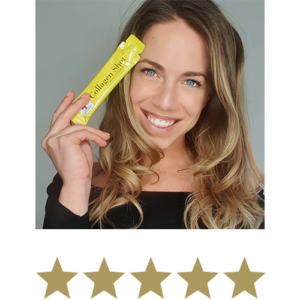 Collagen Shotâ„¢ 12 Vrouw die glimlacht met vijf sterrenbeoordeling eronder.