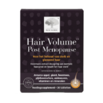New Nordic Hair Volume™ Post Menopause tabletten in donkere verpakking, helpen sterk en glanzend haar te ondersteunen.