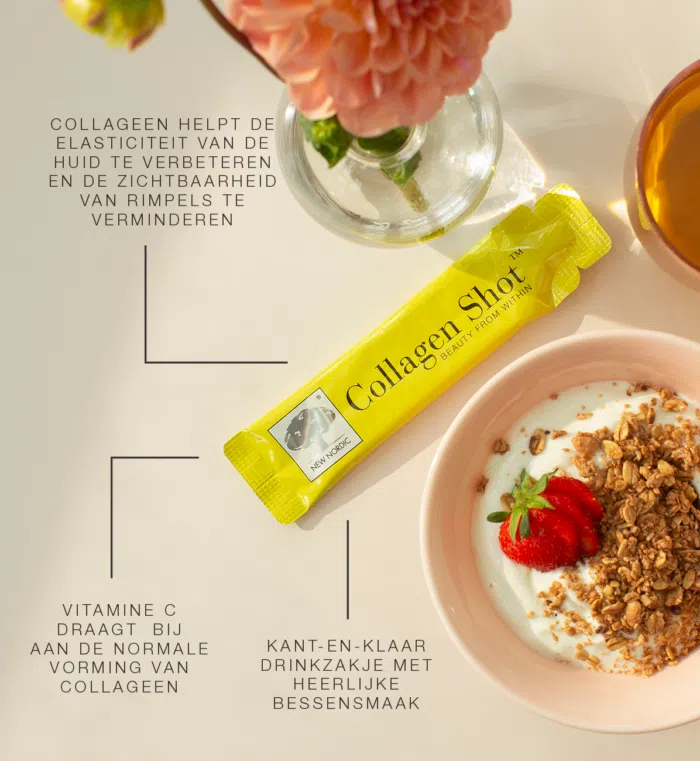 Collagen Shot™ naast een ontbijtkom met yoghurt en granola, met claims over collageen, vitamine C en bessensmaak.