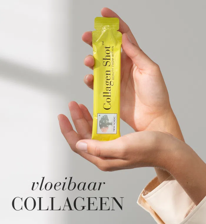Vrouw houdt een Collagen Shot™ vast met de vermelding Vloeibaar collageen.