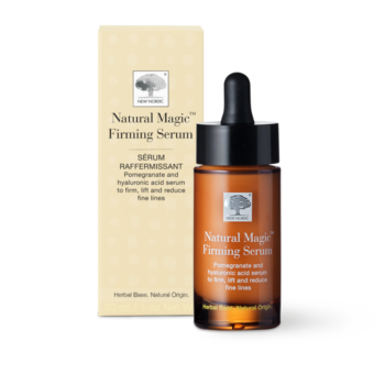 New Nordic Natural Magicâ„¢ Firming Serum met granaatappel, hyaluronzuur en duindoorn, helpt de huid te verstevigen en fijne lijntjes te verminderen.