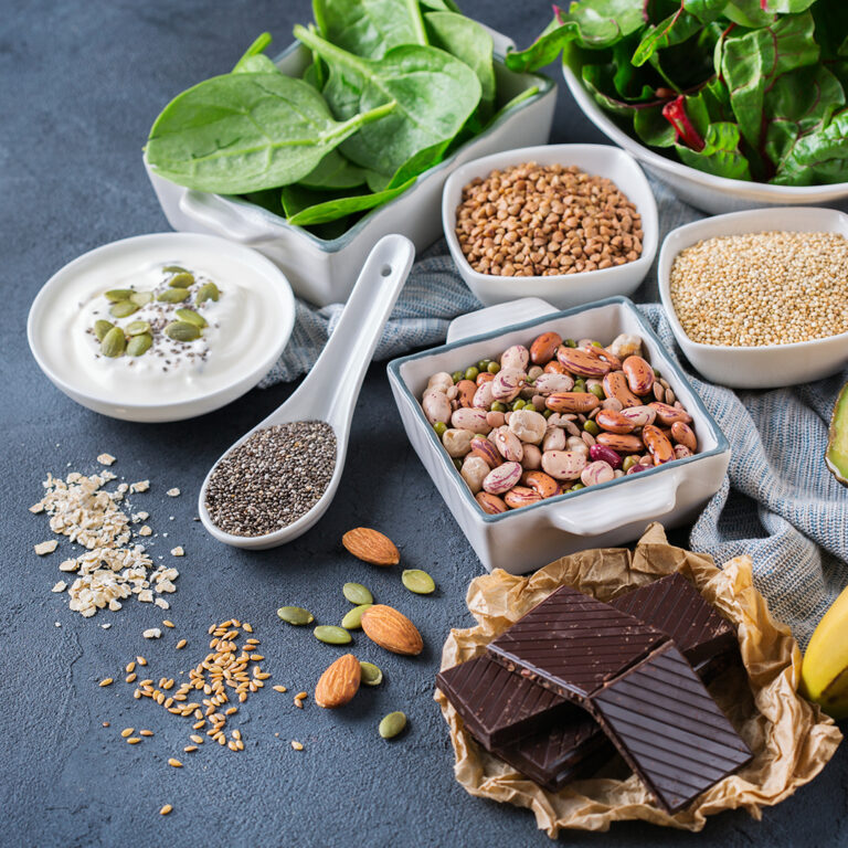 Verschillende natuurlijke ingrediënten samen gepresenteerd.