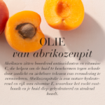 Abrikozenpitolie weergegeven met abrikozen, helpt de huid te beschermen en hydratatie en uitstraling te ondersteunen.