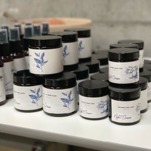 Herbal Schools 34 Kleine containers met testproducten.