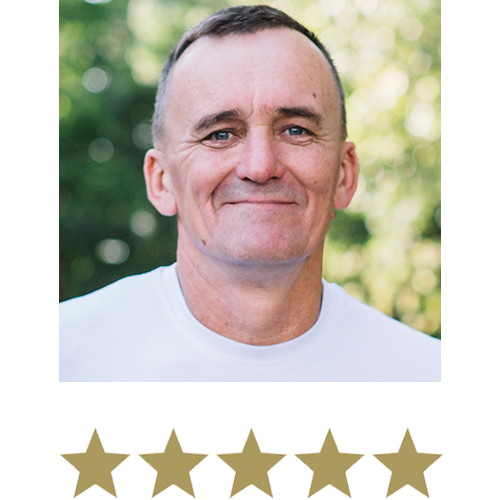 Sugar Cutâ„¢ Berberine Gummies 2 Glimlachende testimonial met vijf sterren eronder.