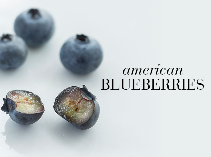 Myrtilles américaines entières et coupées avec texte "american BLUEBERRIES".
